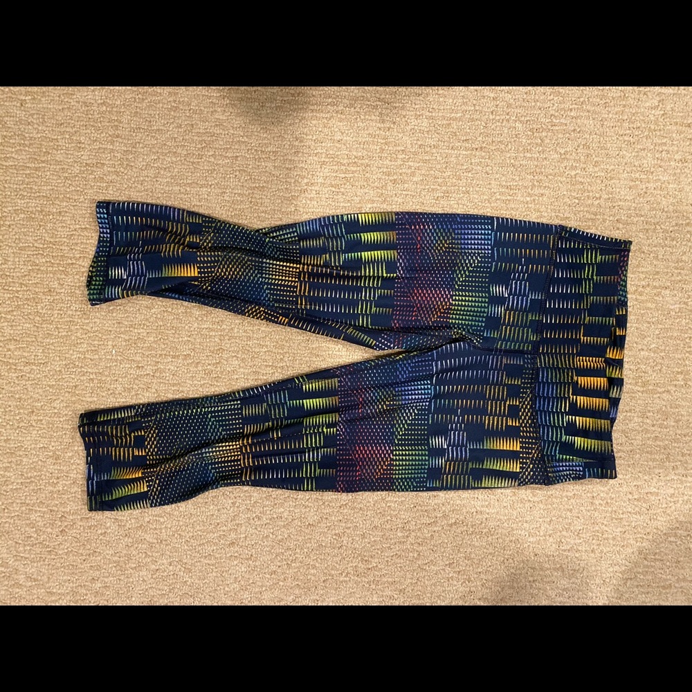 PATAGONIA centered crops, yoga capris, size S